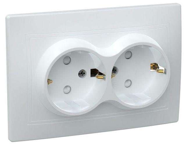 Розетка 2-м СП Кварта РСш12-3-КБ 16А IP20 с заземл. защ. шторки керамика бел. IEK ERK24-K01-16-K